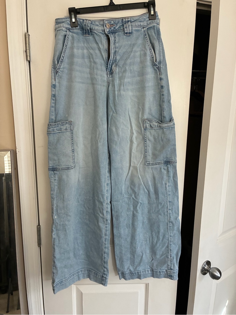 American Eagle Outfitters Light Wash Blue Wide Leg Jeans